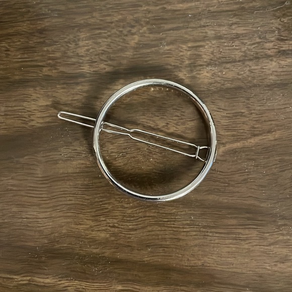 Hair clips-FREE with any purchase. - Picture 3 of 3